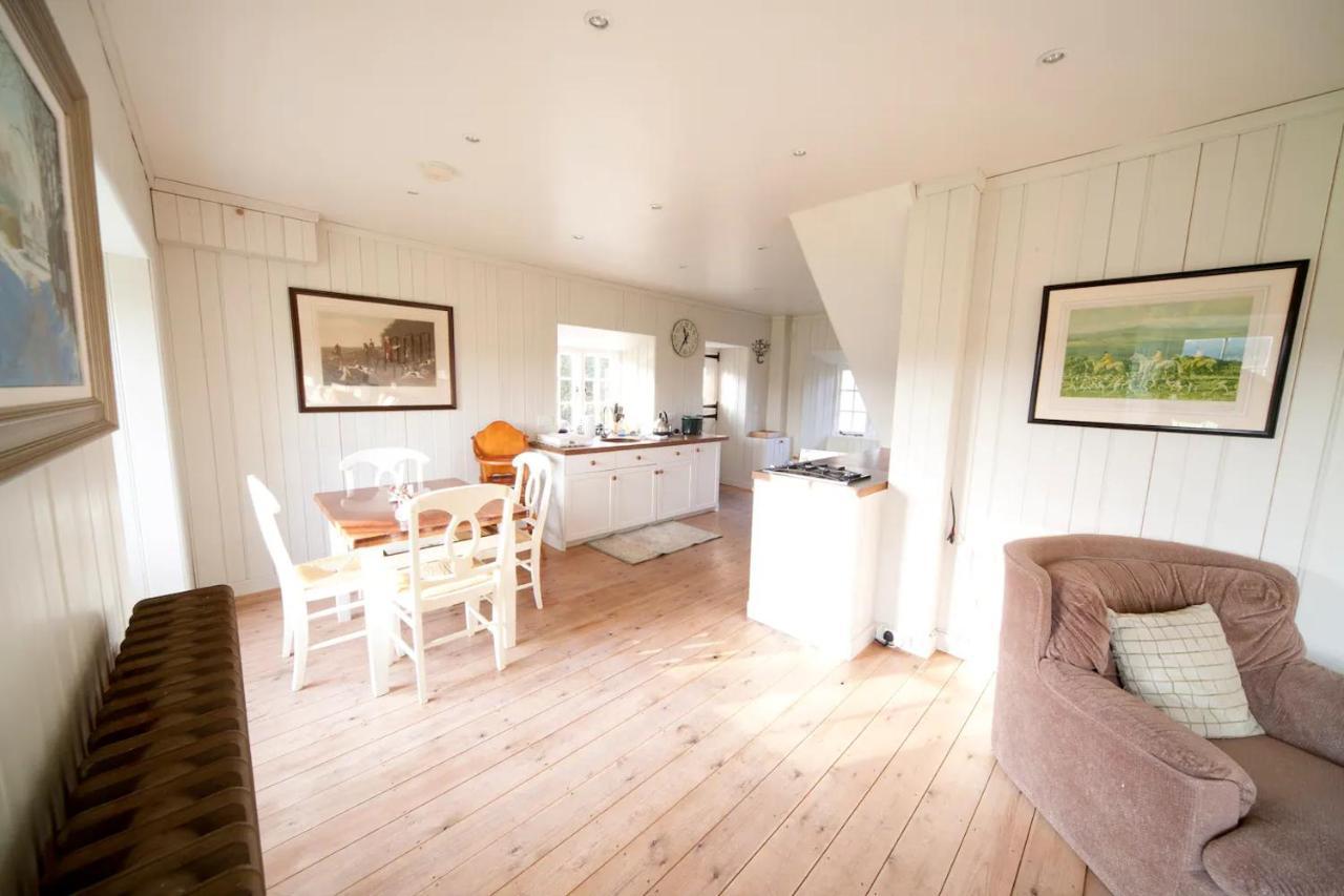 The Lodge: Adorable, Romantic Thatched Cottage 프레시워터 외부 사진