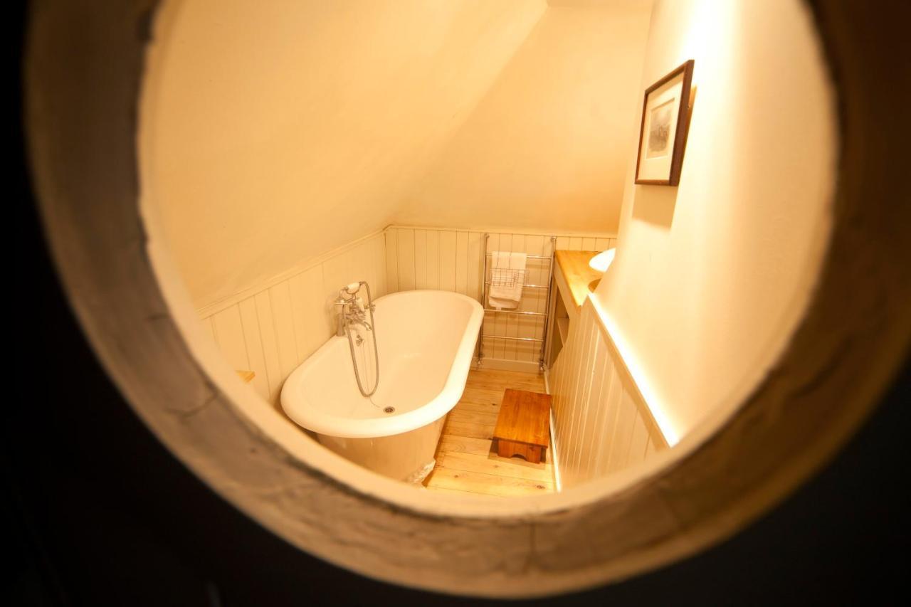 The Lodge: Adorable, Romantic Thatched Cottage 프레시워터 외부 사진